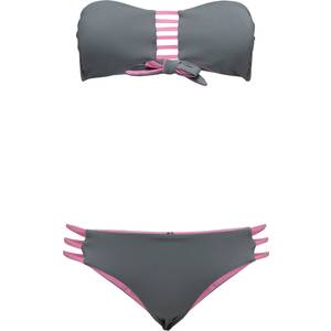 Baddräkt och Bikini